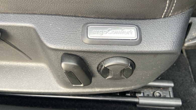 Volkswagen Passat 1.4 TSI PHEV GTE Advance 4dr DSG Saloon